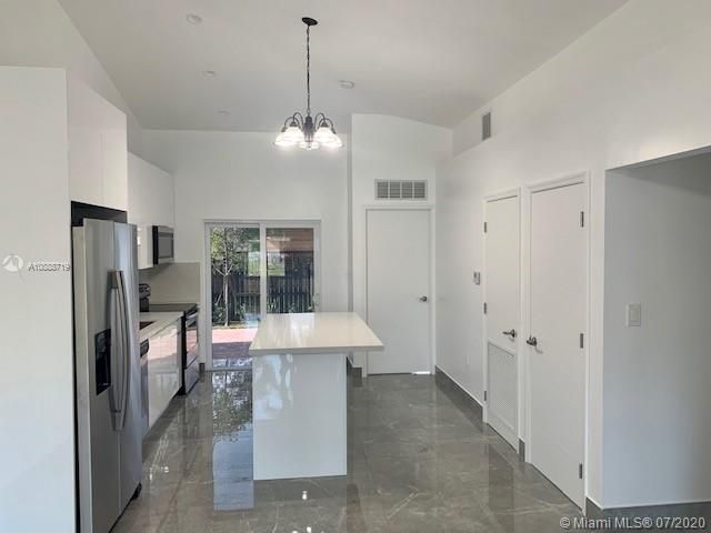 Recently Rented: $2,850 (3 beds, 2 baths, 0 Square Feet)