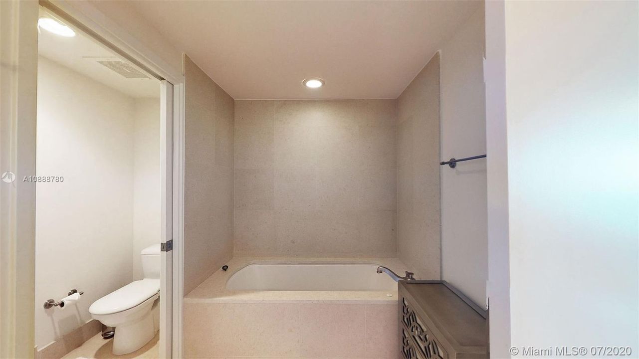 Recently Rented: $11,000 (3 beds, 3 baths, 2050 Square Feet)