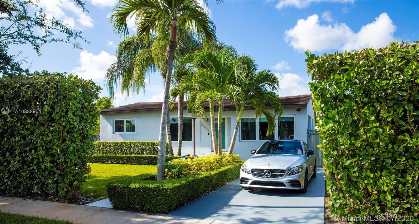 最近售出: $499,999 (3 贝兹, 1 浴室, 1041 平方英尺)