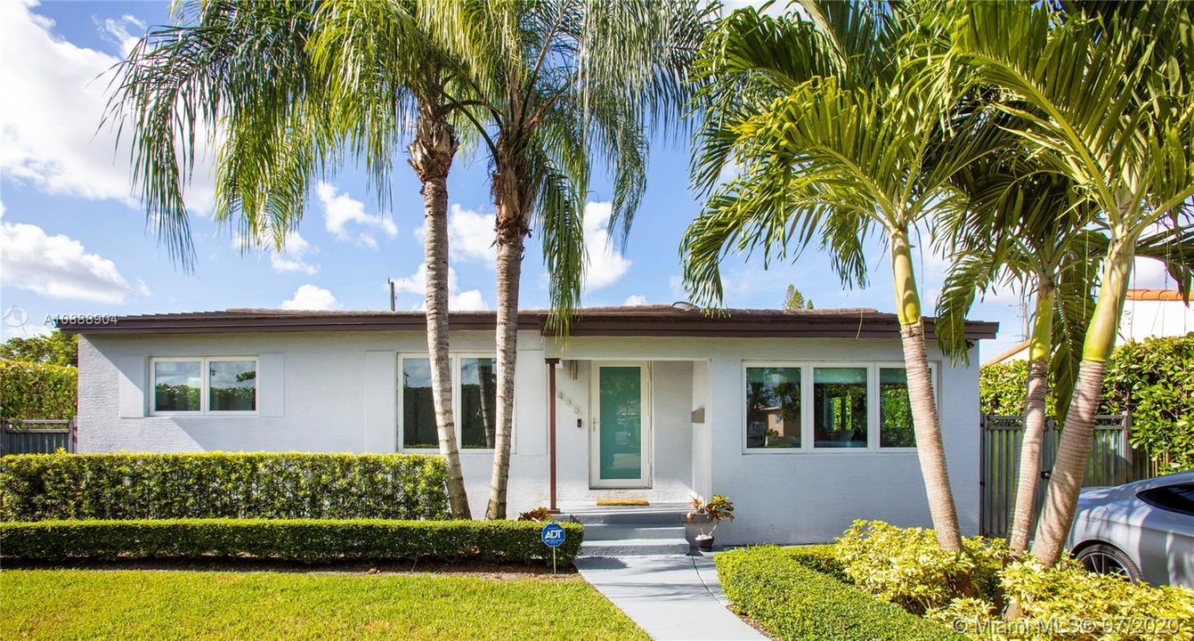 最近售出: $499,999 (3 贝兹, 1 浴室, 1041 平方英尺)