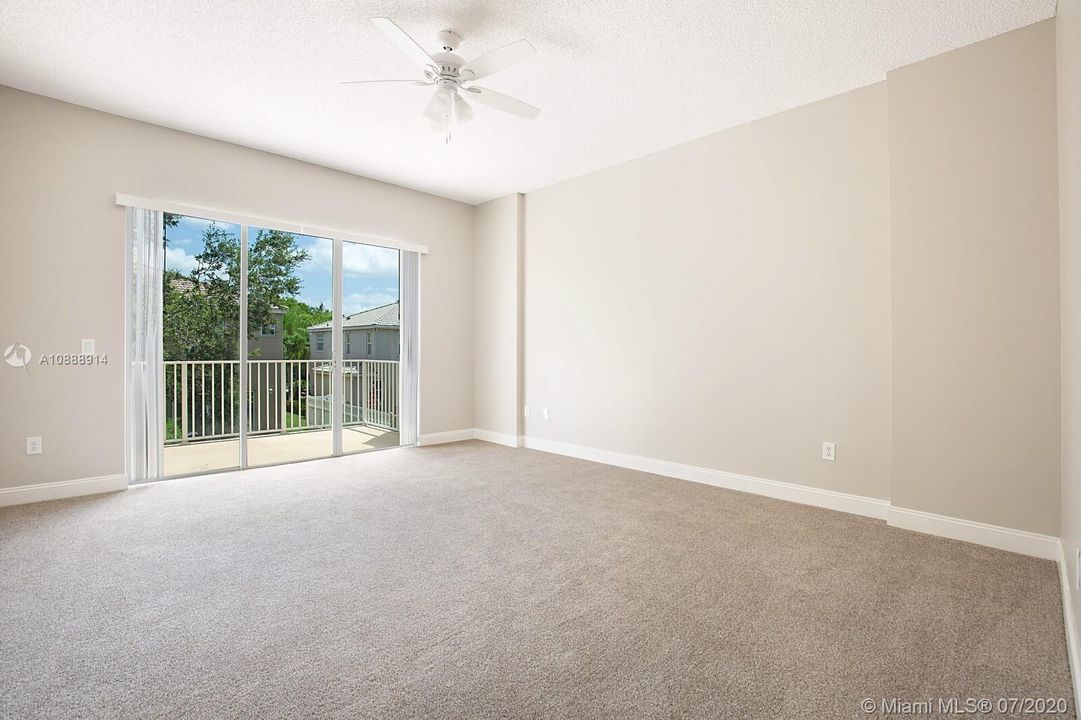 Recently Sold: $399,000 (4 beds, 3 baths, 2936 Square Feet)