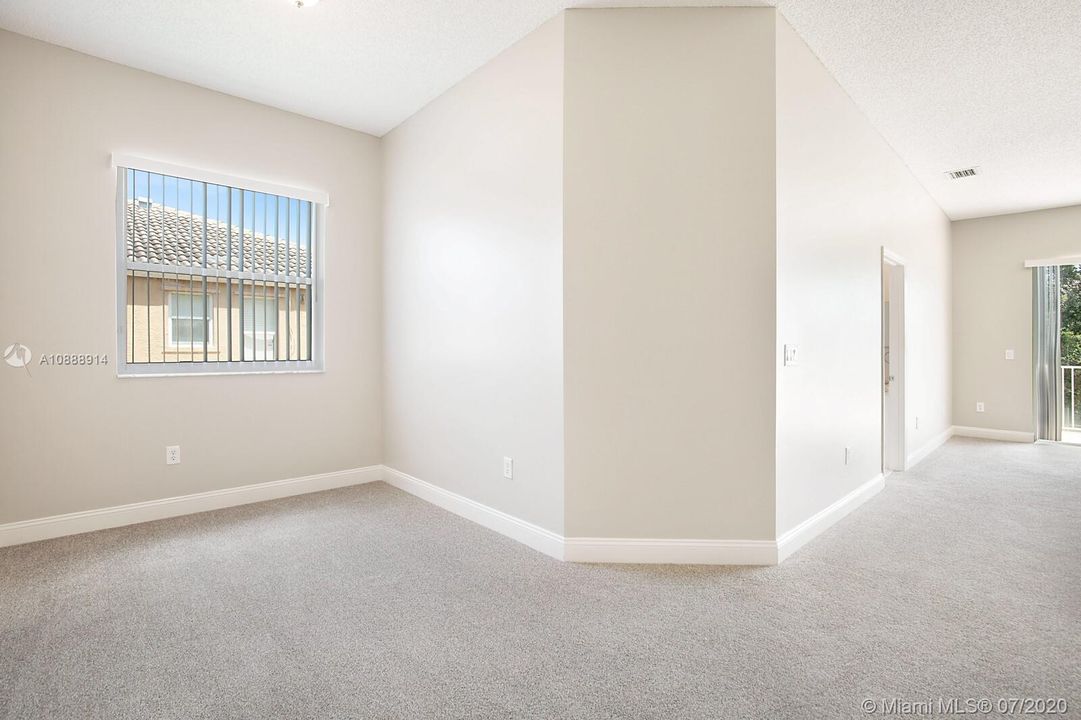 Recently Sold: $399,000 (4 beds, 3 baths, 2936 Square Feet)