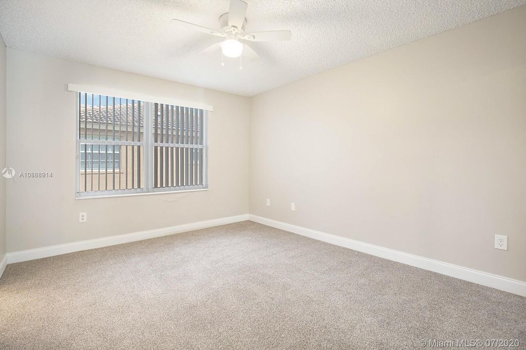 Recently Sold: $399,000 (4 beds, 3 baths, 2936 Square Feet)