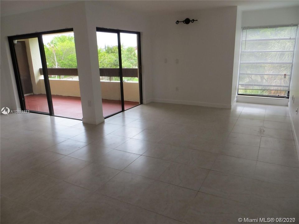 Recientemente alquilado: $1,400 (1 camas, 1 baños, 980 Pies cuadrados)