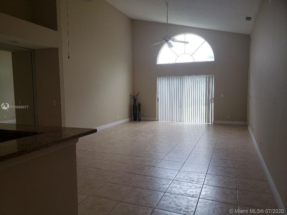 Recently Rented: $1,875 (3 beds, 2 baths, 1408 Square Feet)