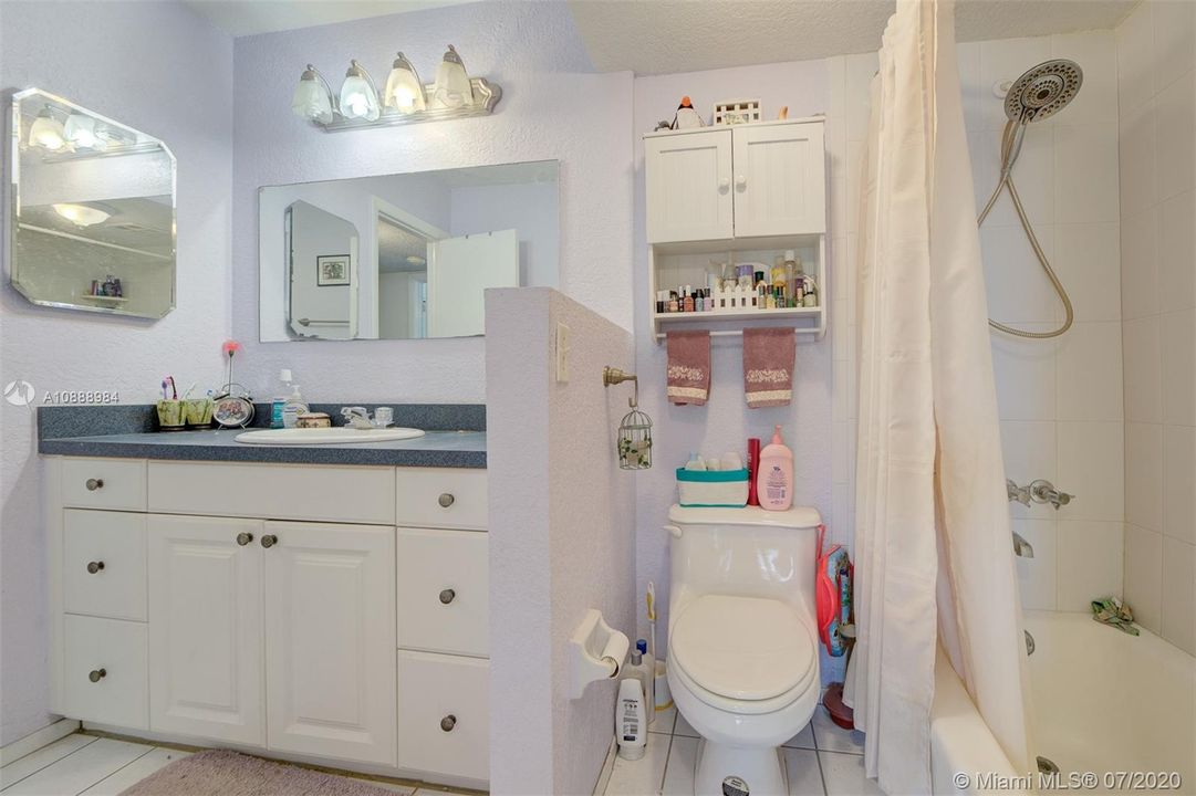 Vendido Recientemente: $159,000 (2 camas, 1 baños, 1210 Pies cuadrados)