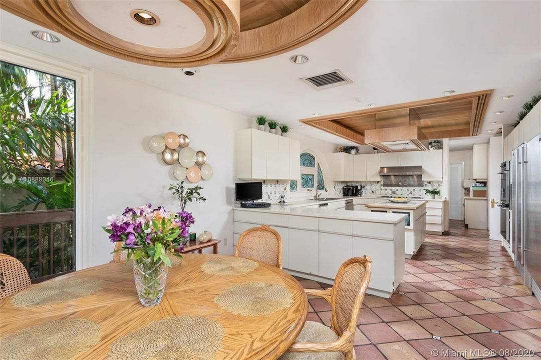 Recently Sold: $2,495,000 (6 beds, 5 baths, 6717 Square Feet)