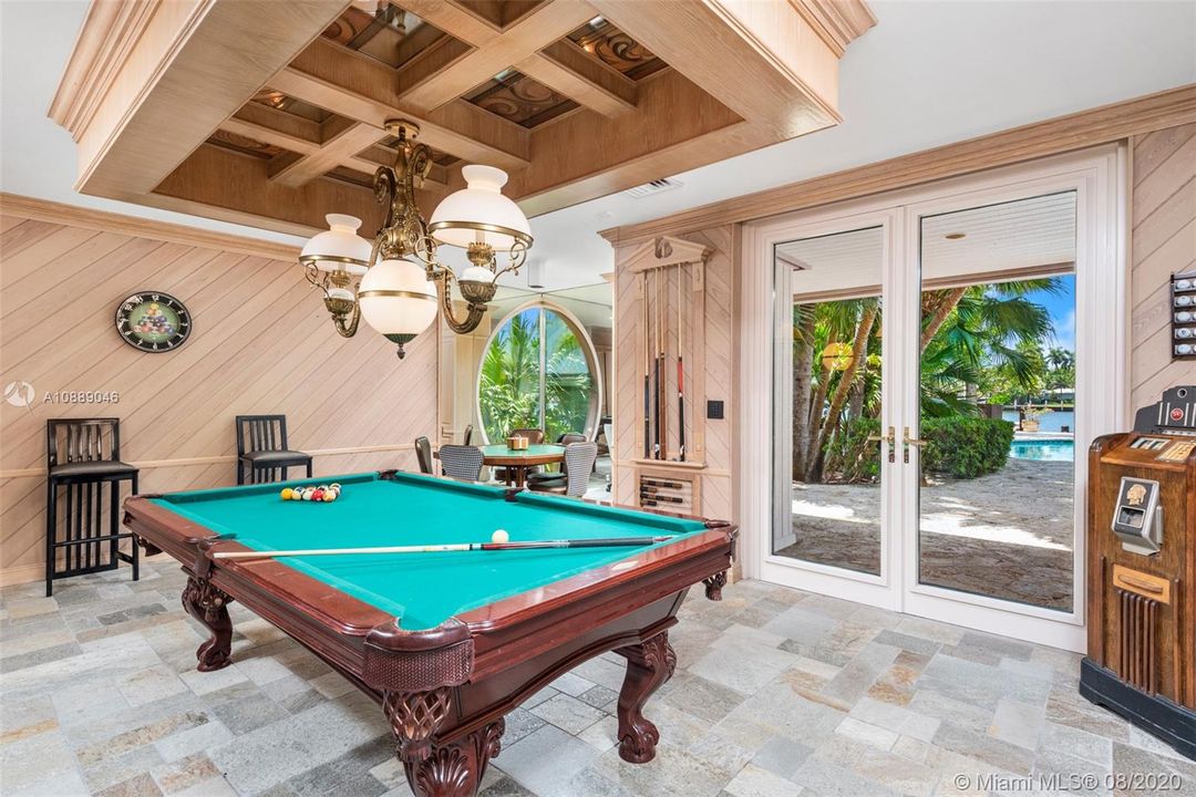 Recently Sold: $2,495,000 (6 beds, 5 baths, 6717 Square Feet)