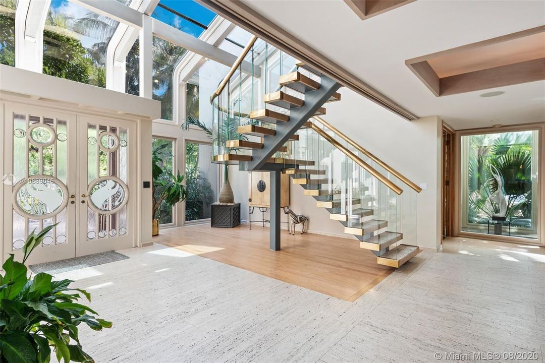 Recently Sold: $2,495,000 (6 beds, 5 baths, 6717 Square Feet)