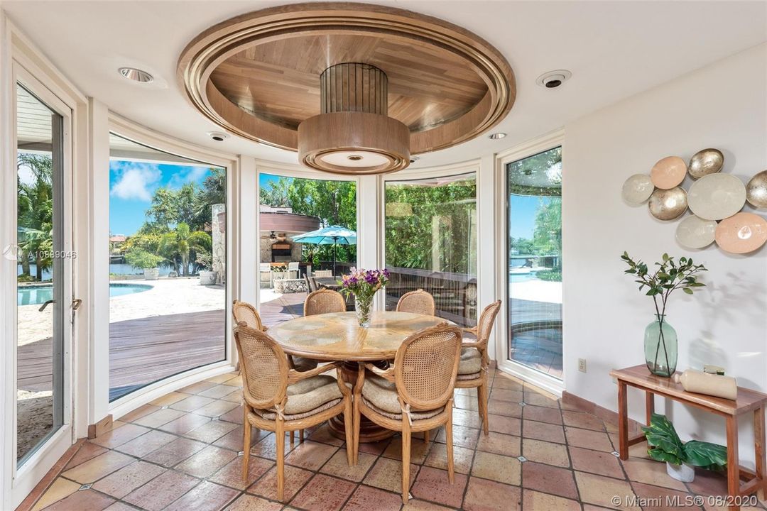 Recently Sold: $2,495,000 (6 beds, 5 baths, 6717 Square Feet)