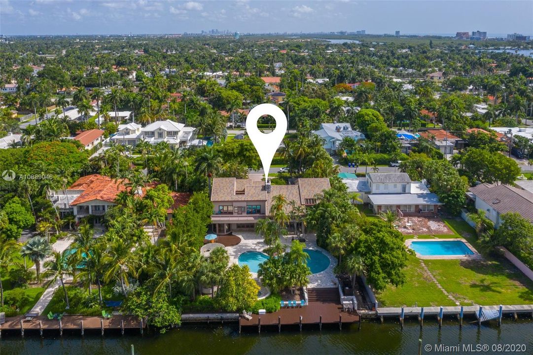 Recently Sold: $2,495,000 (6 beds, 5 baths, 6717 Square Feet)