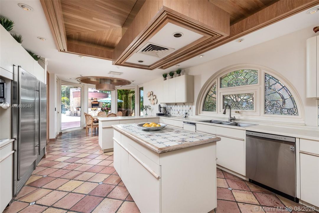 Recently Sold: $2,495,000 (6 beds, 5 baths, 6717 Square Feet)