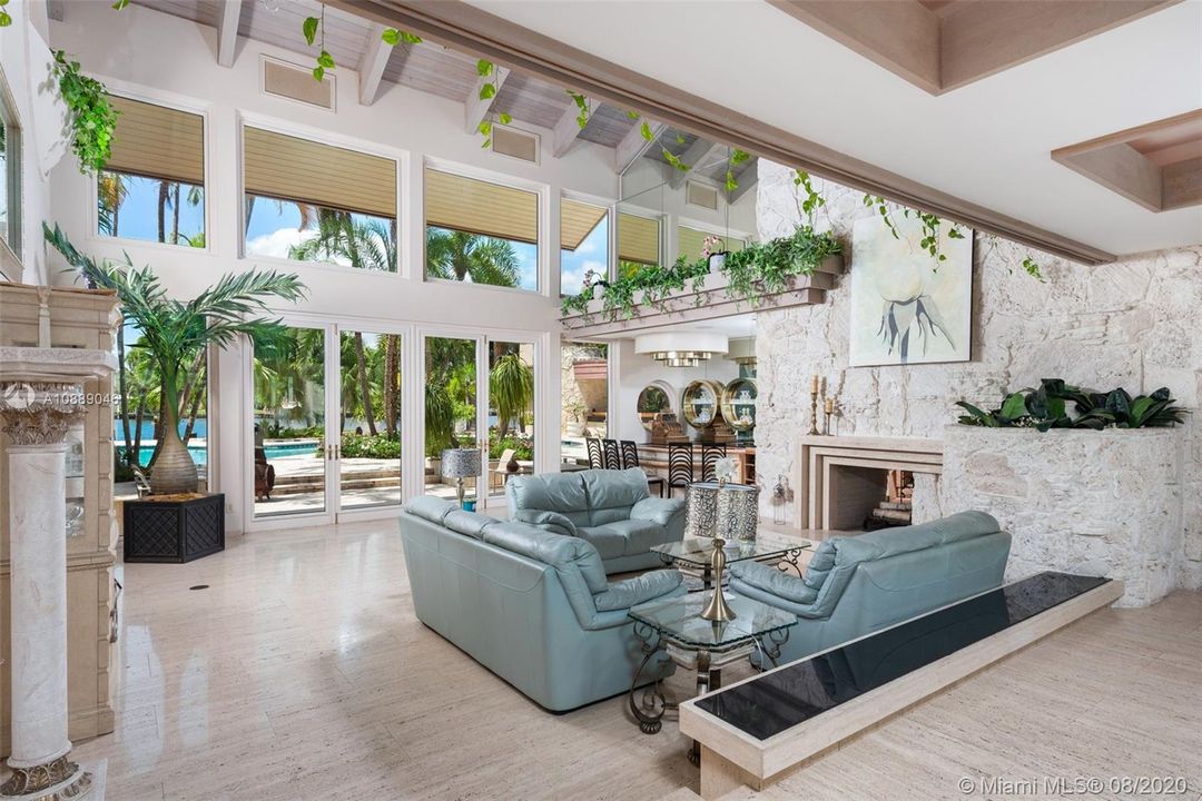 Recently Sold: $2,495,000 (6 beds, 5 baths, 6717 Square Feet)