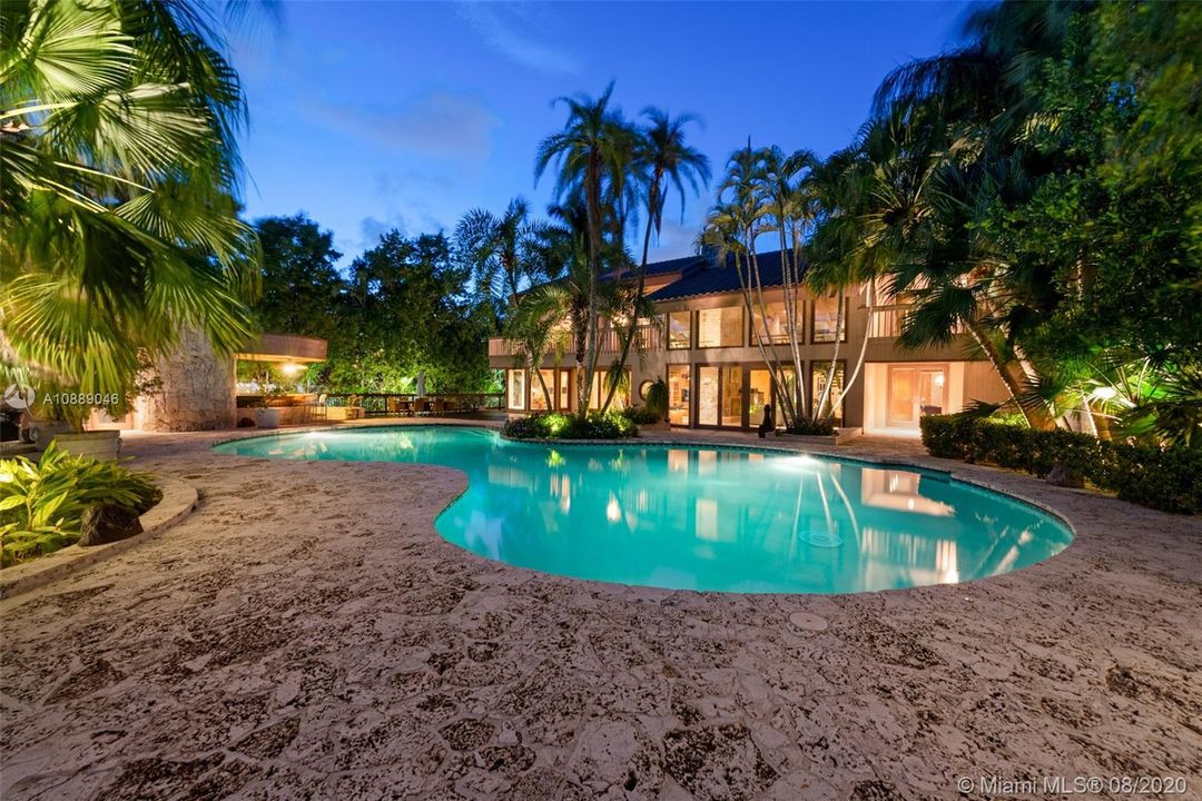 Recently Sold: $2,495,000 (6 beds, 5 baths, 6717 Square Feet)