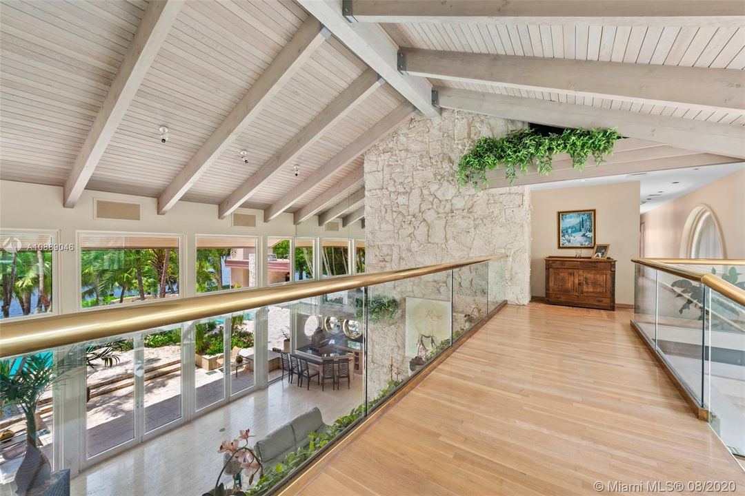 Recently Sold: $2,495,000 (6 beds, 5 baths, 6717 Square Feet)