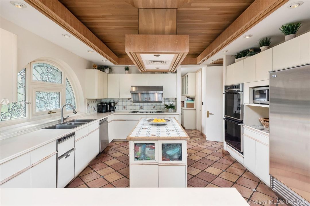 Recently Sold: $2,495,000 (6 beds, 5 baths, 6717 Square Feet)
