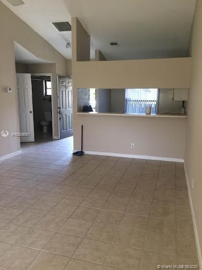 Recently Rented: $1,150 (1 beds, 1 baths, 750 Square Feet)