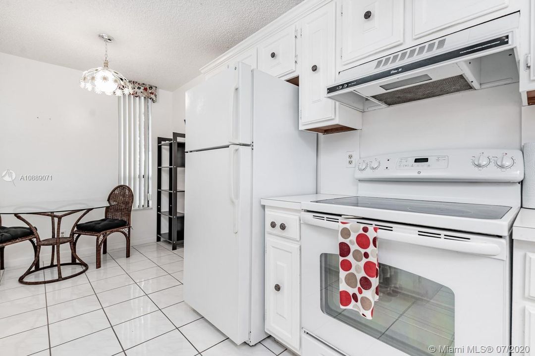 Vendido Recientemente: $124,900 (2 camas, 2 baños, 1090 Pies cuadrados)