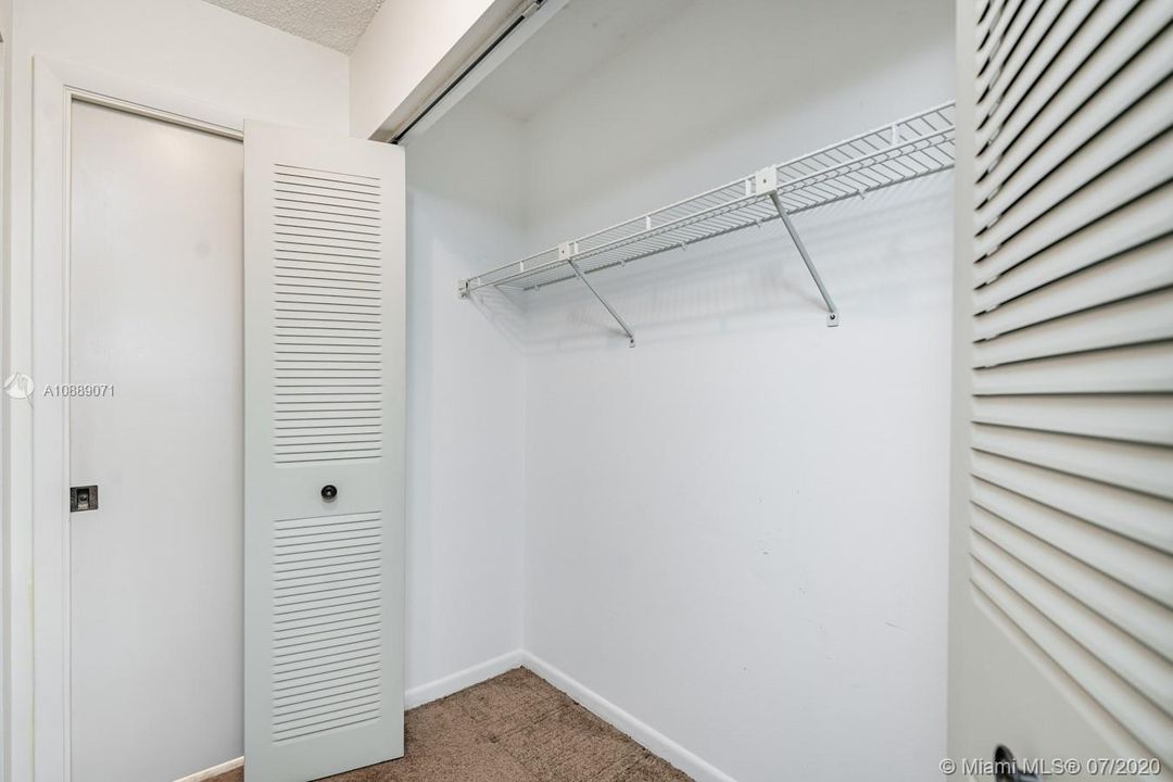 Vendido Recientemente: $124,900 (2 camas, 2 baños, 1090 Pies cuadrados)