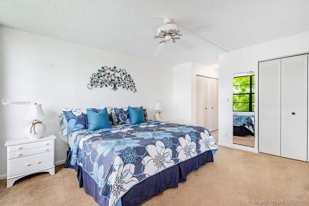 Vendido Recientemente: $124,900 (2 camas, 2 baños, 1090 Pies cuadrados)