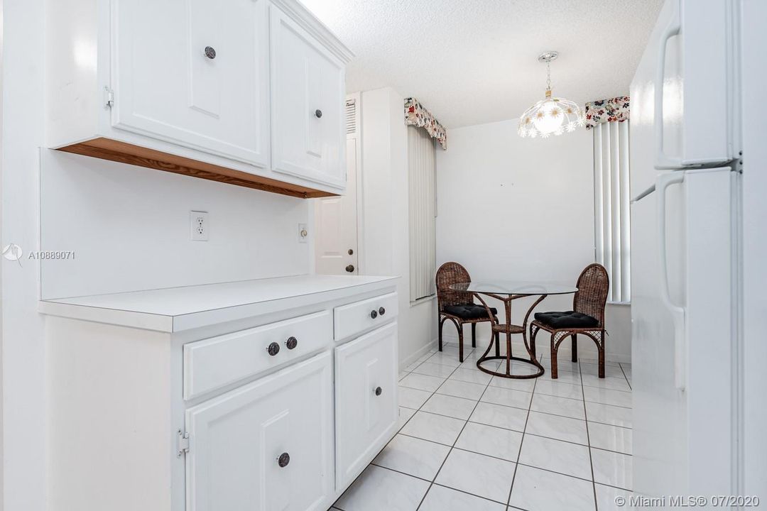 Vendido Recientemente: $124,900 (2 camas, 2 baños, 1090 Pies cuadrados)
