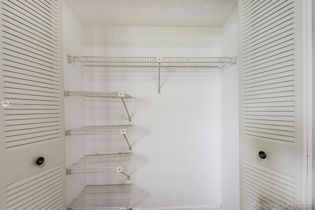 Vendido Recientemente: $124,900 (2 camas, 2 baños, 1090 Pies cuadrados)
