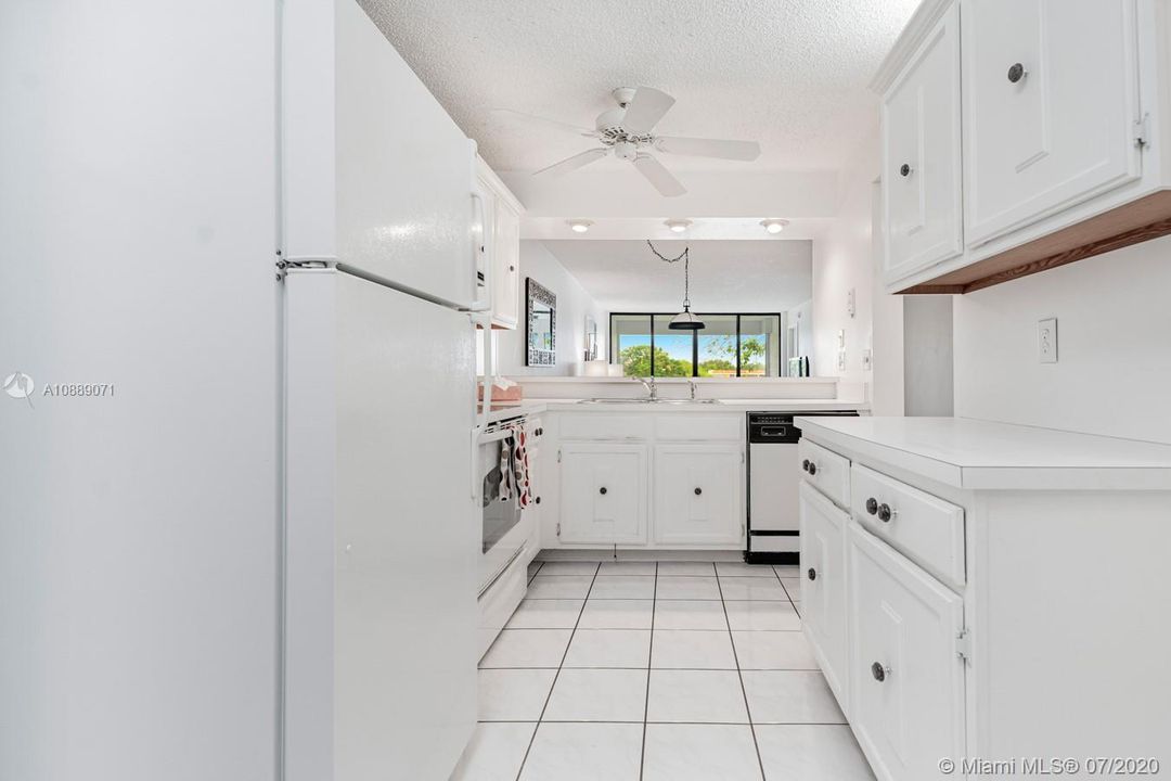 Vendido Recientemente: $124,900 (2 camas, 2 baños, 1090 Pies cuadrados)