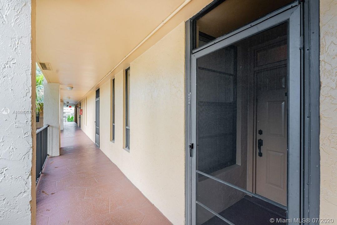 Vendido Recientemente: $124,900 (2 camas, 2 baños, 1090 Pies cuadrados)