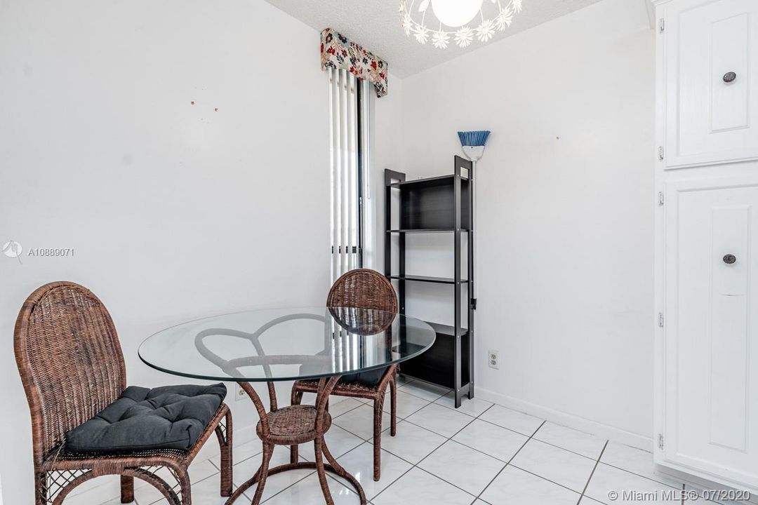 Vendido Recientemente: $124,900 (2 camas, 2 baños, 1090 Pies cuadrados)