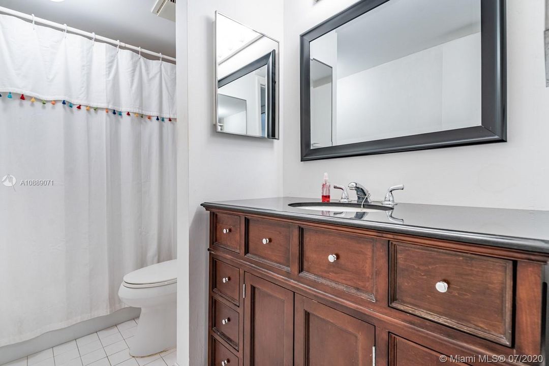 Vendido Recientemente: $124,900 (2 camas, 2 baños, 1090 Pies cuadrados)