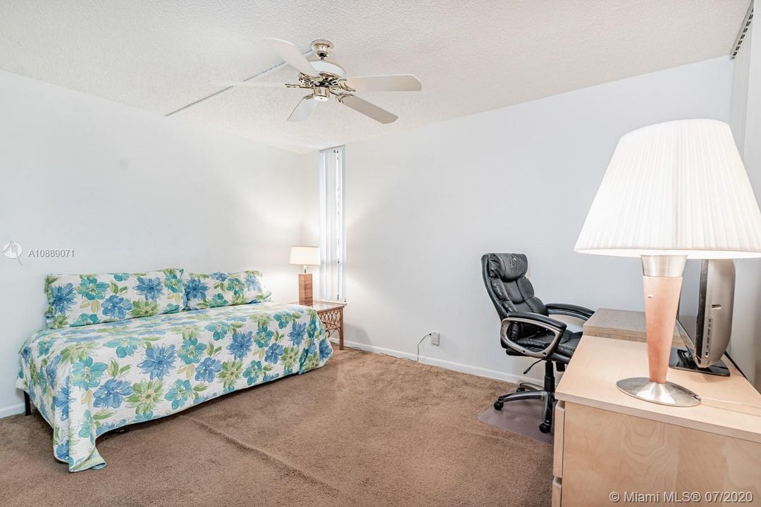 Vendido Recientemente: $124,900 (2 camas, 2 baños, 1090 Pies cuadrados)