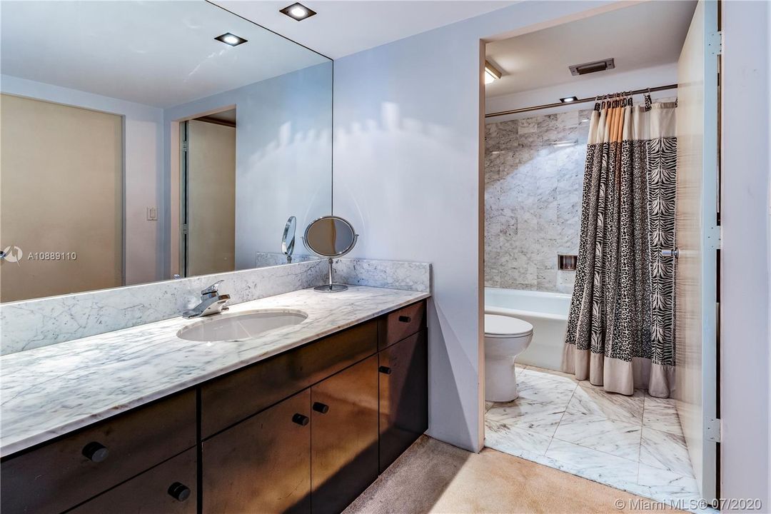 Recently Sold: $254,900 (1 beds, 1 baths, 1023 Square Feet)