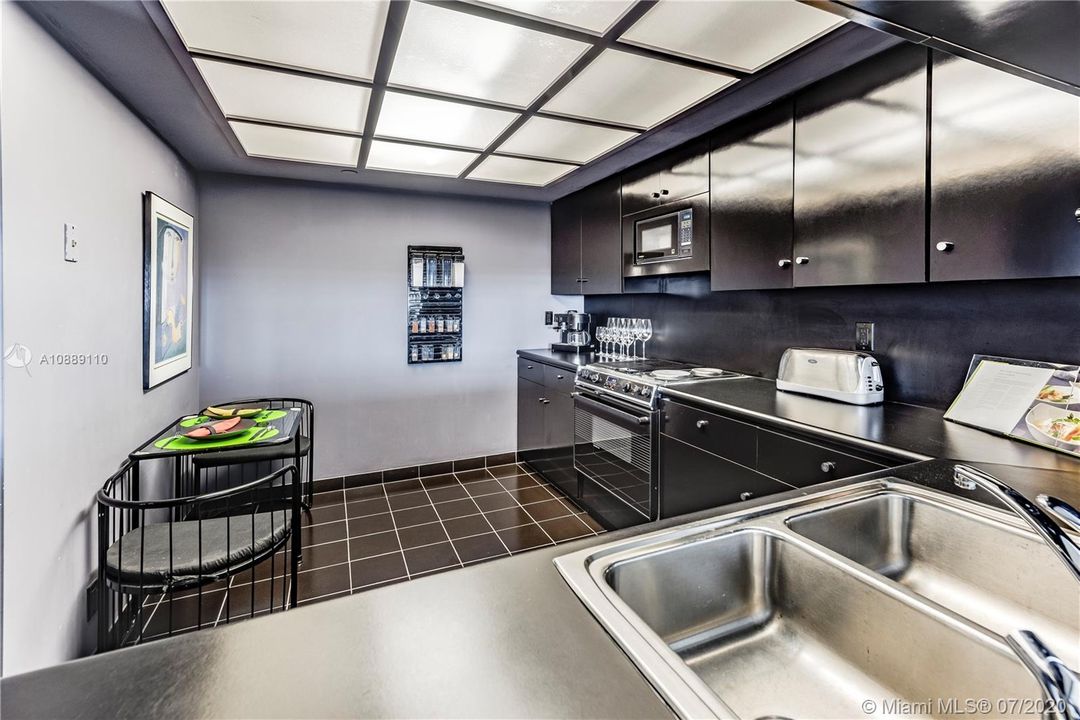 Recently Sold: $254,900 (1 beds, 1 baths, 1023 Square Feet)