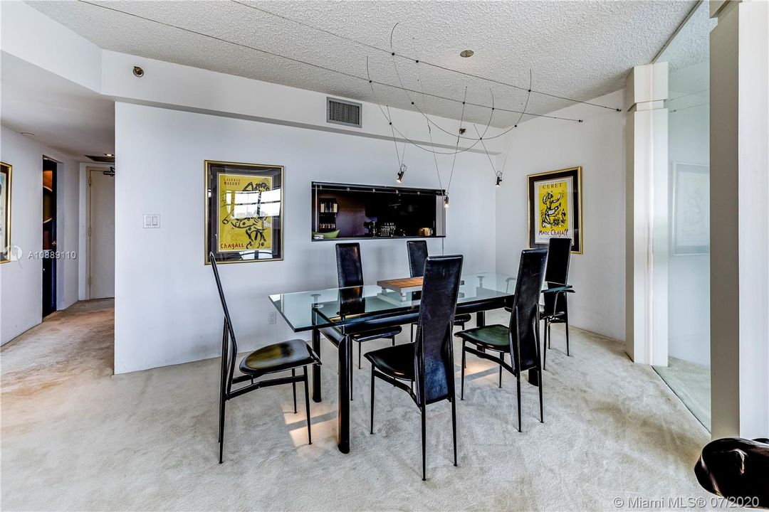 Recently Sold: $254,900 (1 beds, 1 baths, 1023 Square Feet)