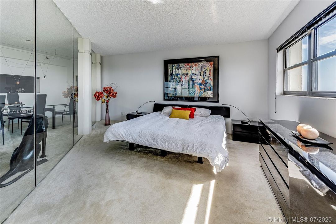 Recently Sold: $254,900 (1 beds, 1 baths, 1023 Square Feet)