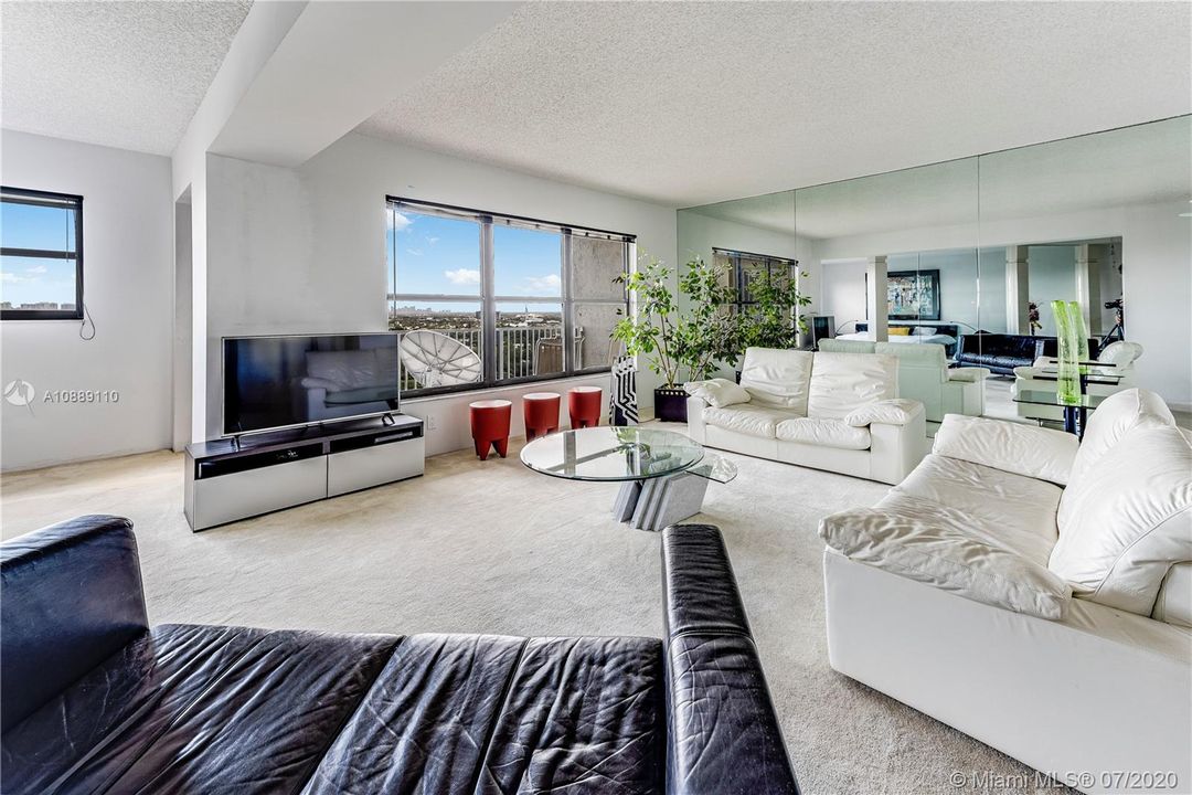 Recently Sold: $254,900 (1 beds, 1 baths, 1023 Square Feet)
