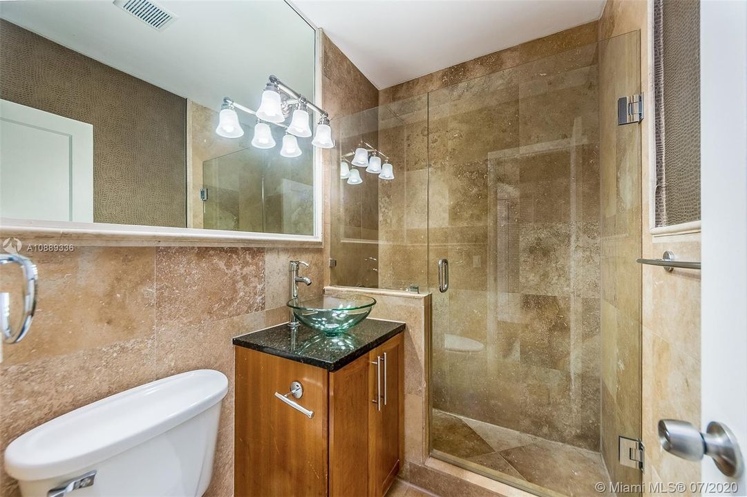 Vendido Recientemente: $1,167,890 (3 camas, 2 baños, 2182 Pies cuadrados)