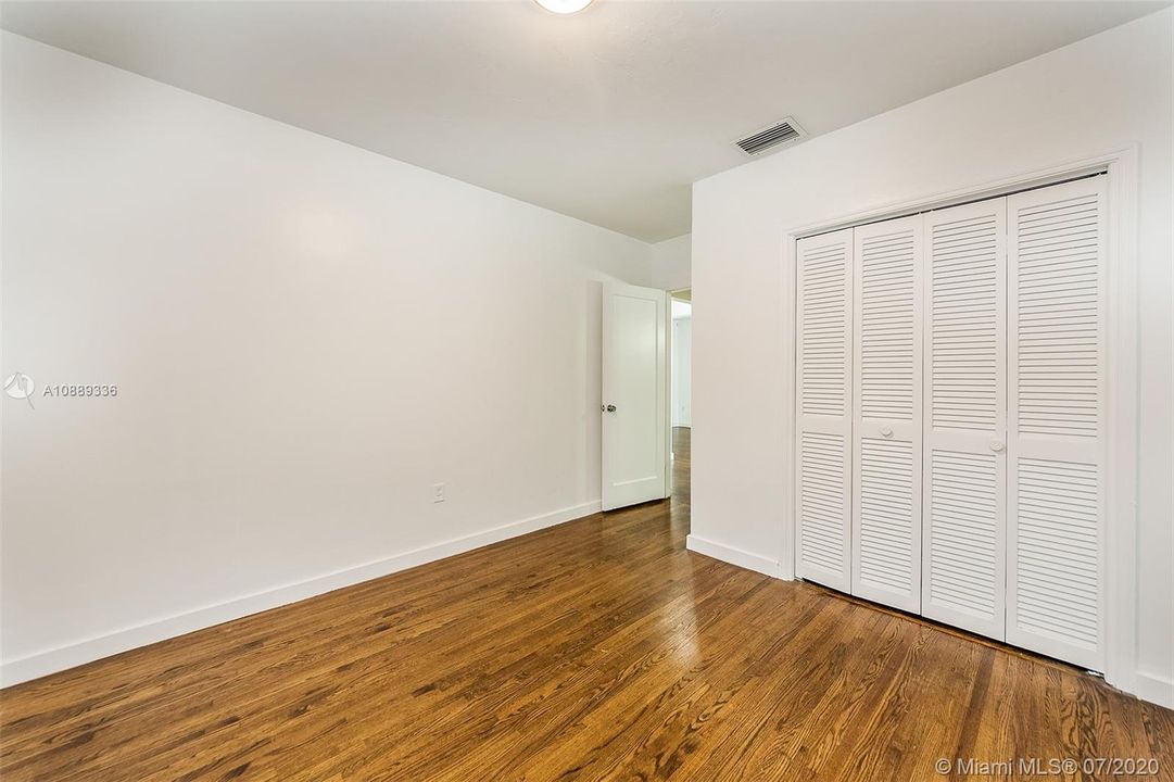 Vendido Recientemente: $1,167,890 (3 camas, 2 baños, 2182 Pies cuadrados)