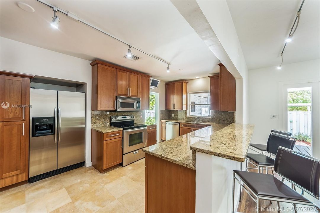 Vendido Recientemente: $1,167,890 (3 camas, 2 baños, 2182 Pies cuadrados)