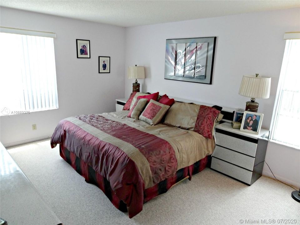 BIG MASTER ensuite!