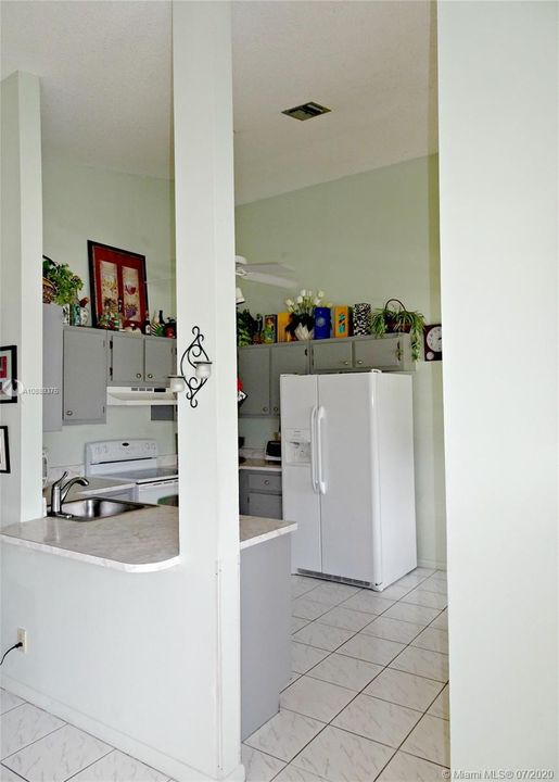 Vendido Recientemente: $339,500 (3 camas, 2 baños, 1499 Pies cuadrados)