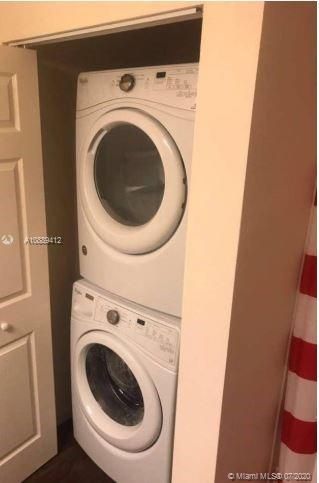 Vendido Recientemente: $215,000 (3 camas, 2 baños, 1300 Pies cuadrados)