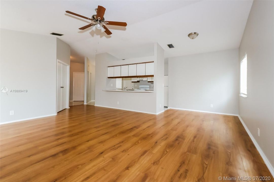 Recently Rented: $2,085 (3 beds, 2 baths, 1792 Square Feet)