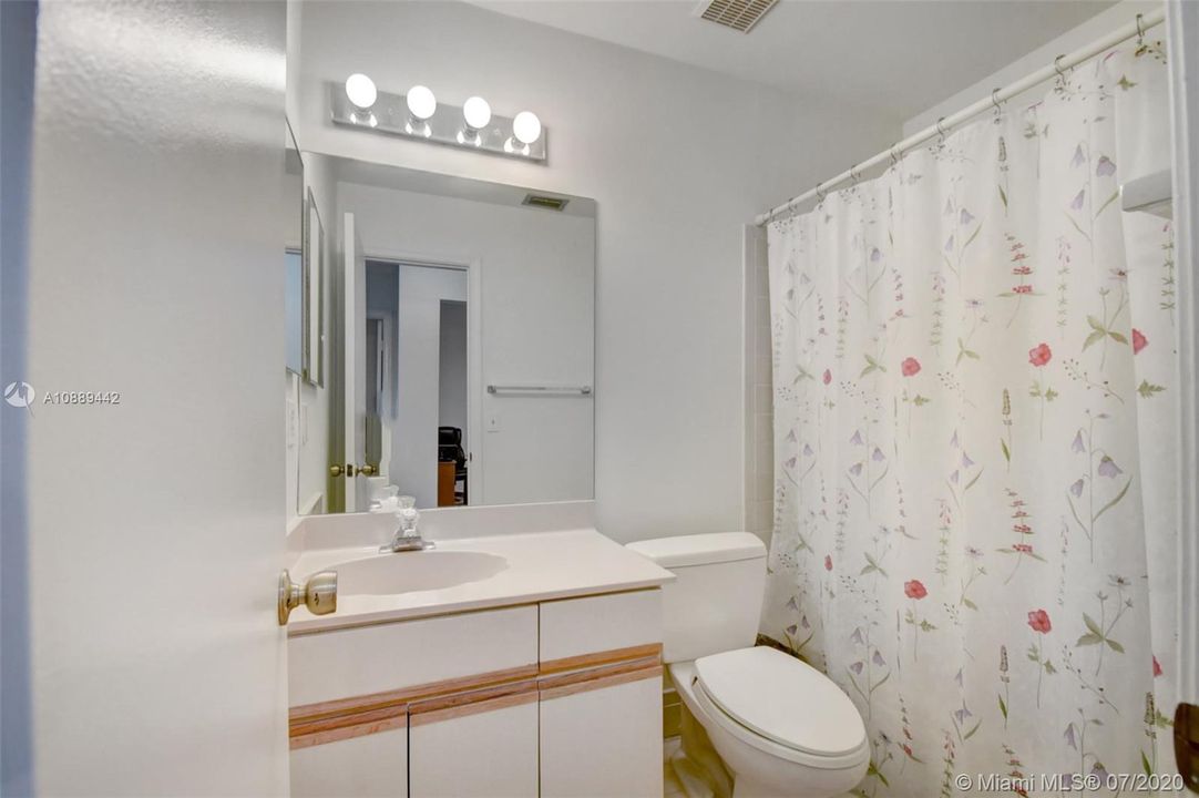 Vendido Recientemente: $234,900 (3 camas, 2 baños, 1320 Pies cuadrados)