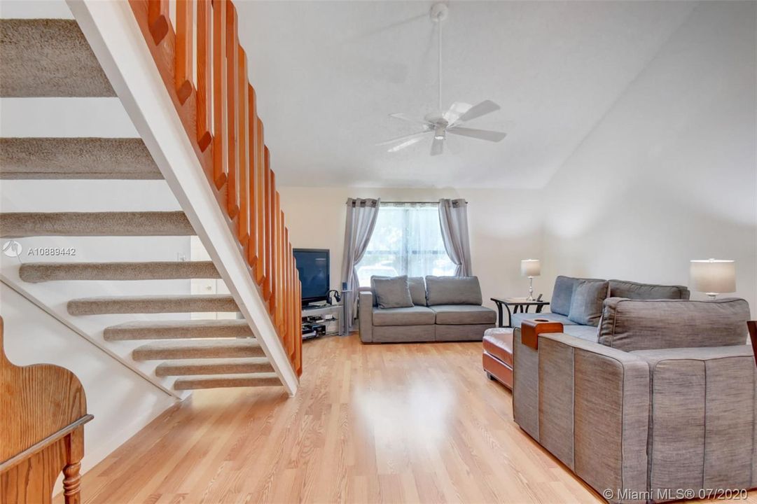Vendido Recientemente: $234,900 (3 camas, 2 baños, 1320 Pies cuadrados)
