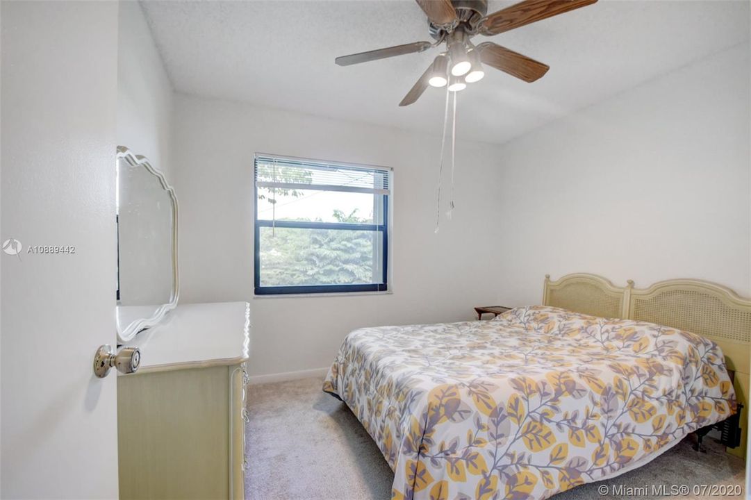 Vendido Recientemente: $234,900 (3 camas, 2 baños, 1320 Pies cuadrados)