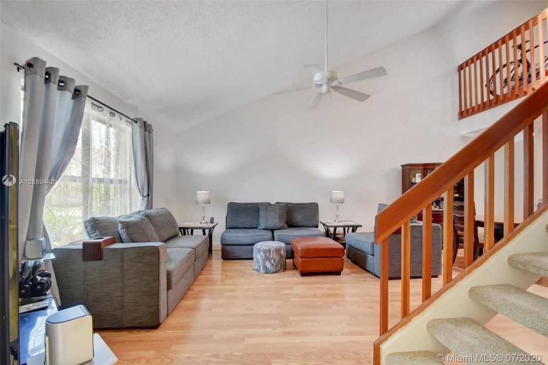 Vendido Recientemente: $234,900 (3 camas, 2 baños, 1320 Pies cuadrados)