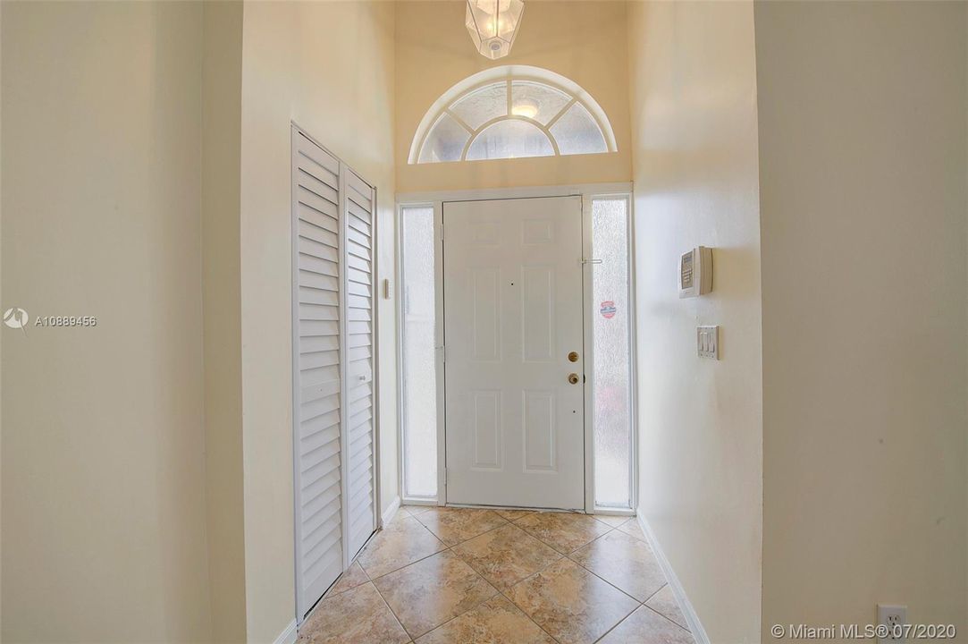 Vendido Recientemente: $429,000 (4 camas, 2 baños, 2132 Pies cuadrados)