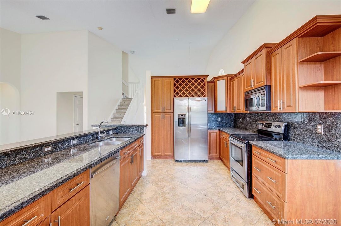 Vendido Recientemente: $429,000 (4 camas, 2 baños, 2132 Pies cuadrados)