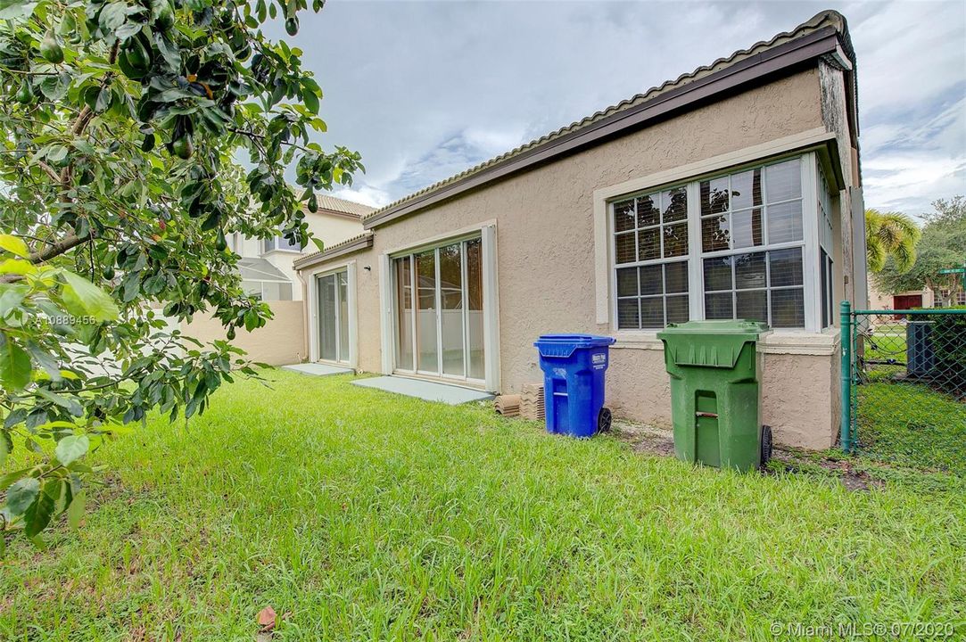 Vendido Recientemente: $429,000 (4 camas, 2 baños, 2132 Pies cuadrados)